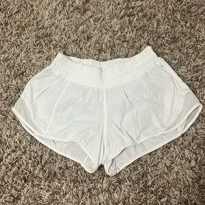 Lululemon hotty hot shorts 2.5” size 4